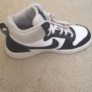 NIKE COURT BOROUGH MID PRM GS 🖤